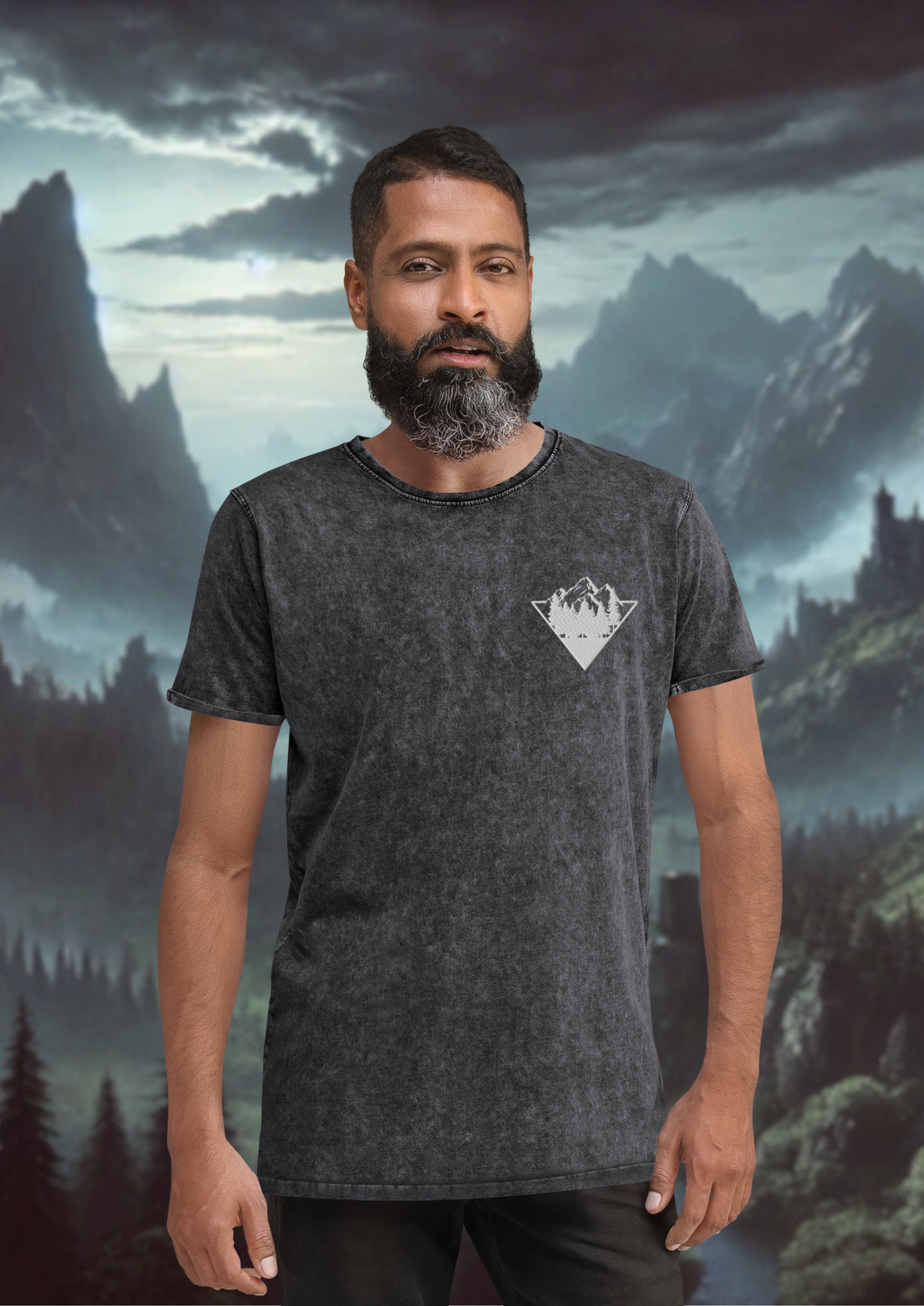 Dwarven Heritage – Denim T-Shirt mit gesticktem Berglogo